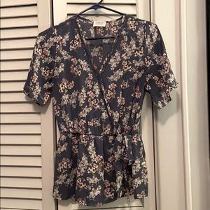 Brand new Sienna Sky floral top